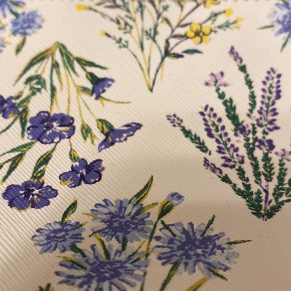 Loft Floral Cases NWT - Picture 2 of 3